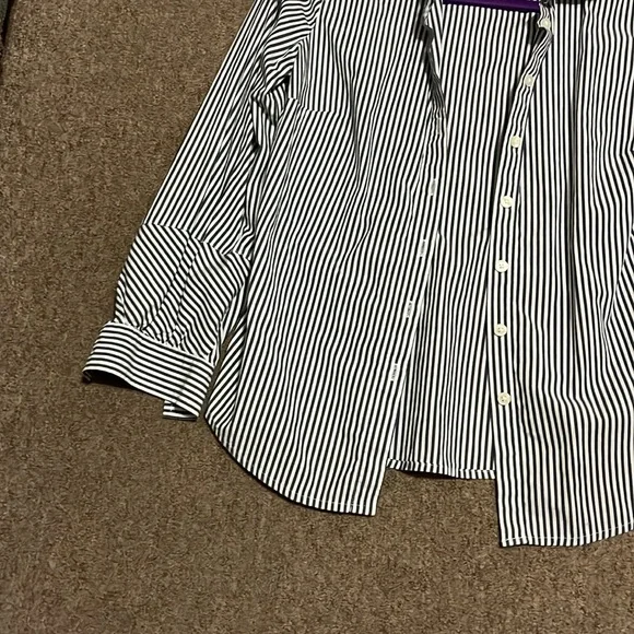 Banana Republic Button Down Shirts. 💕 - Picture 3 of 9